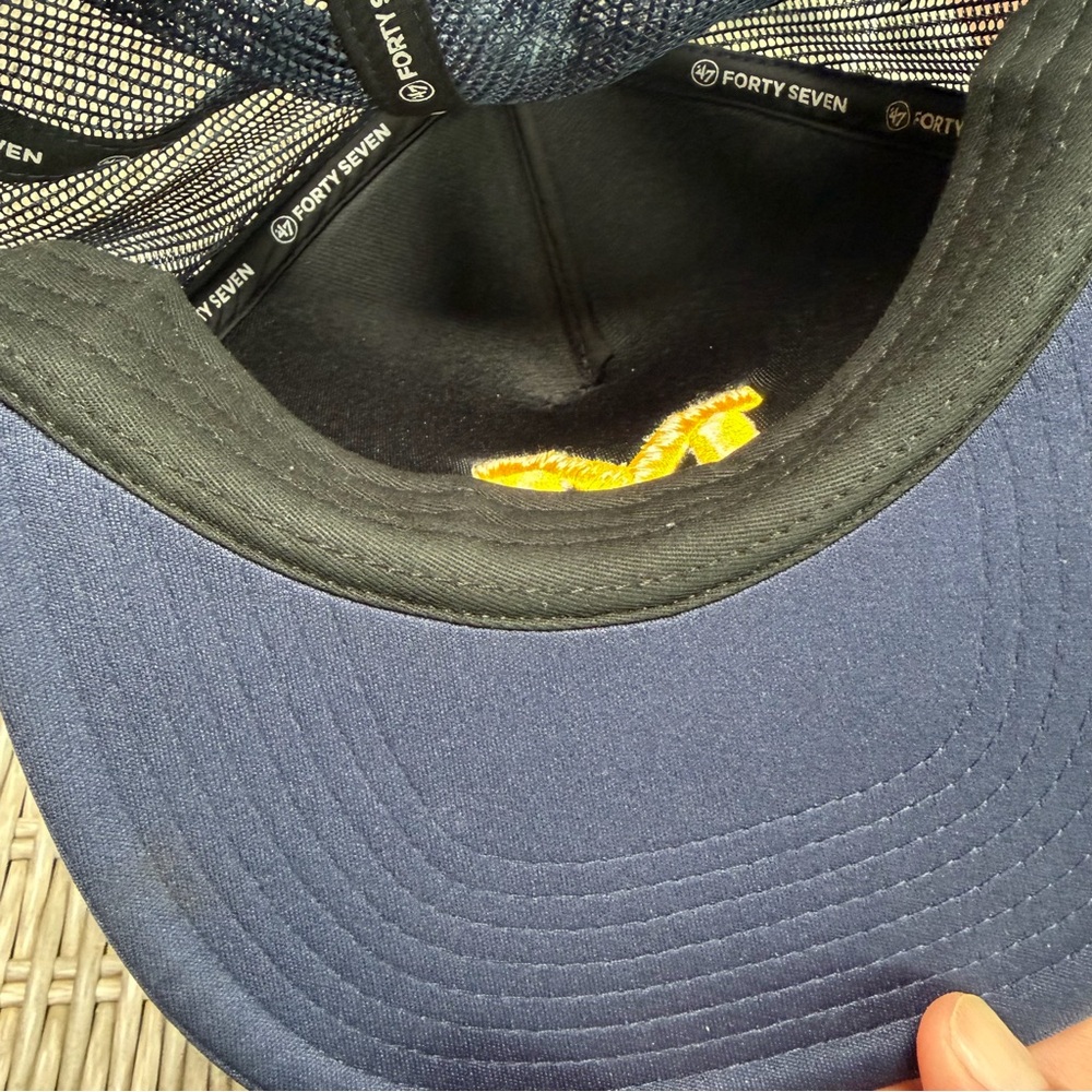 Michigan Wolverines Trucker Cap! Like NEW! - Picture 11 of 11